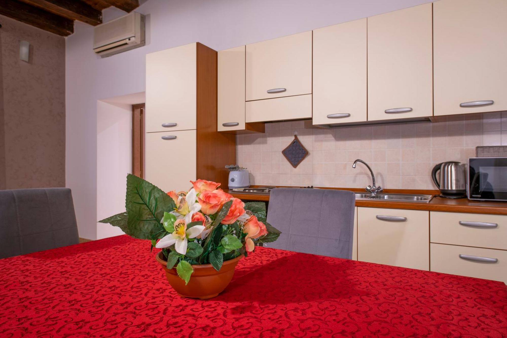 Arena Suite Mazzini เวโรนา ภายนอก รูปภาพ