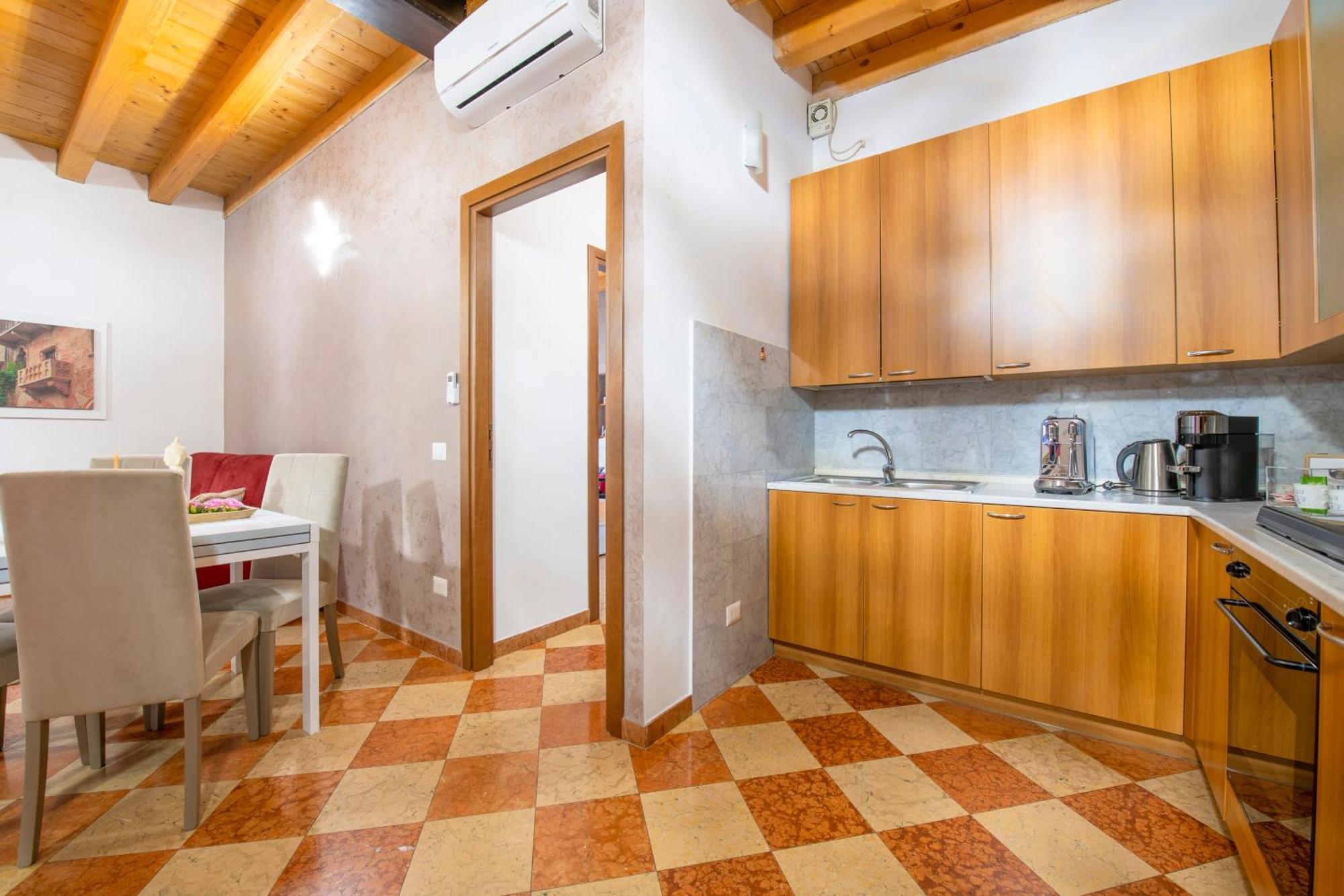 Arena Suite Mazzini เวโรนา ภายนอก รูปภาพ